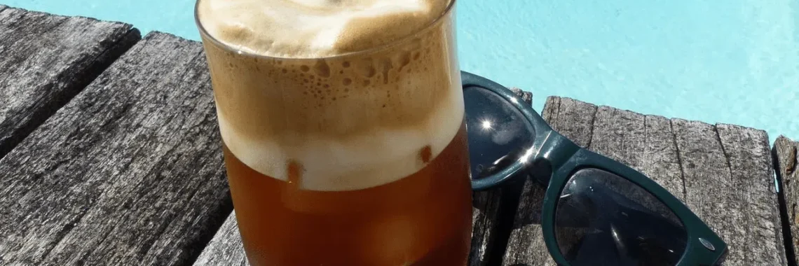 café frappé grec riche en mousse